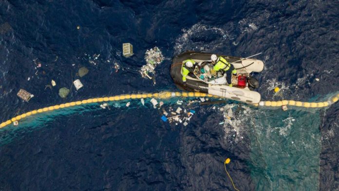 The system 001 aims to remove the largest accumulation of ocean plastic in the world./ Image Credit: The Ocean Cleanup