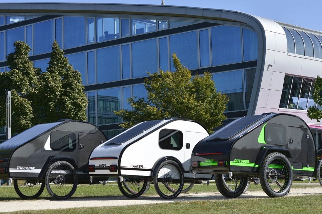 Mini-caravan past achter de e-bike