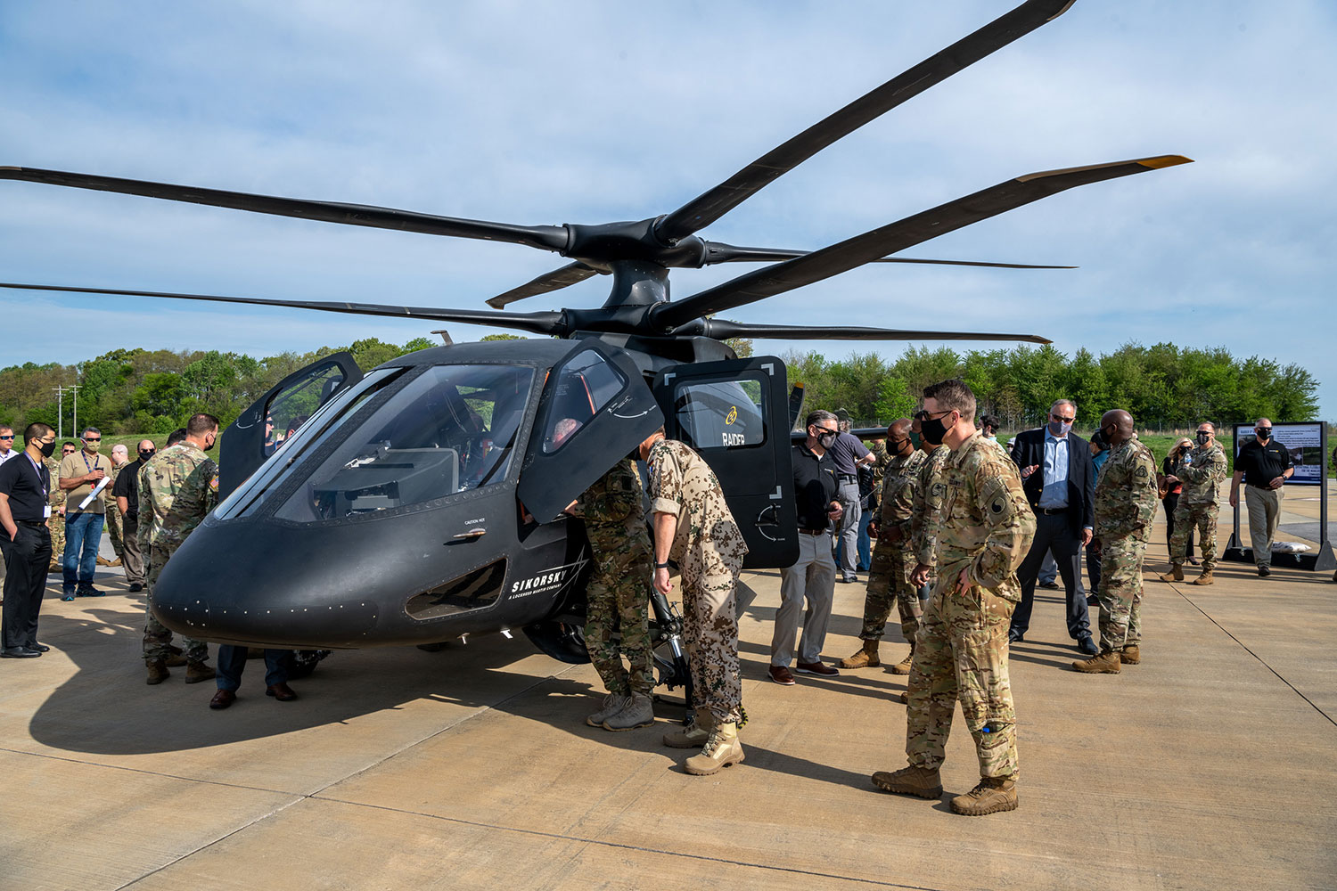 Sikorsky S-97 RAIDER helicopter demonstrates its agility for the US Army